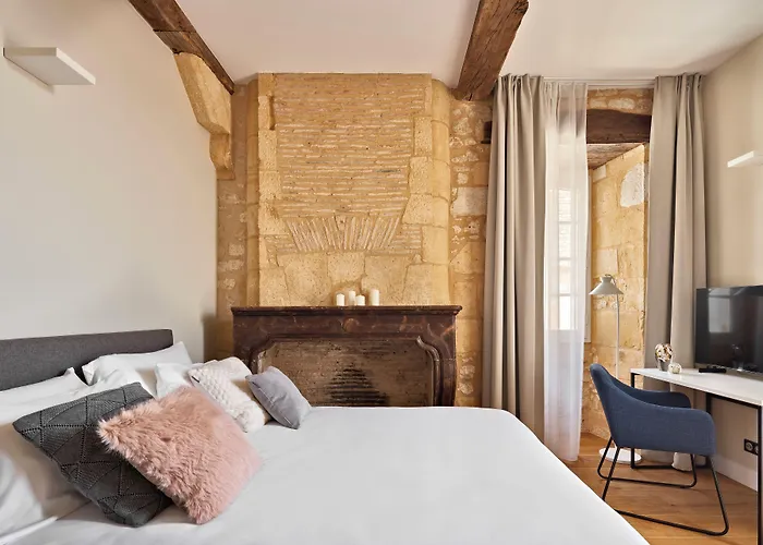 Hotel Le Chevalier Bleu *